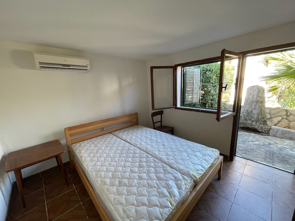 Hiša na lepi lokaciji blizu mora kot odlična investicija