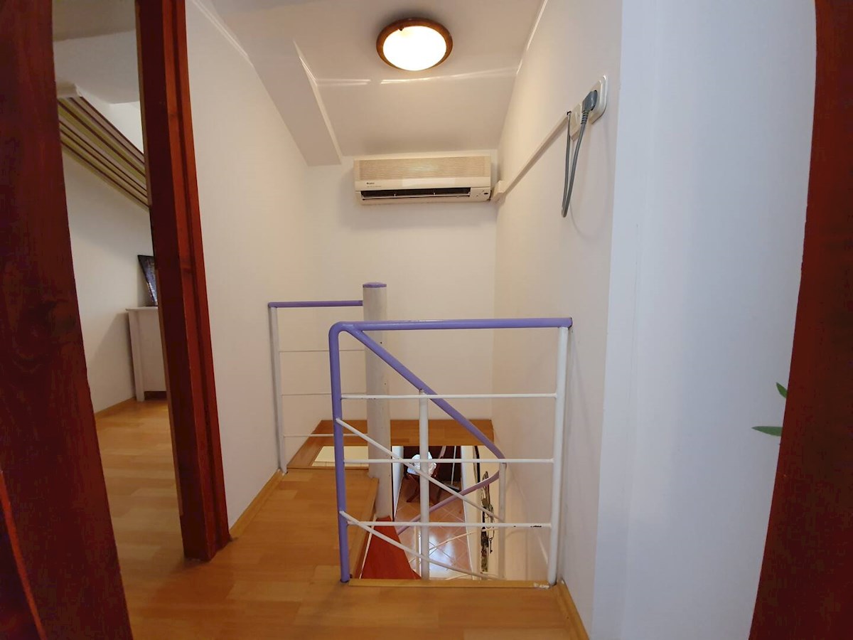 Stanovanje v kamniti hiši v središču mesta Hvar