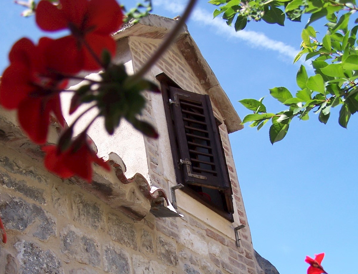 Stanovanje v kamniti hiši v središču mesta Hvar