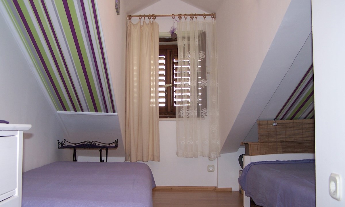 Stanovanje v kamniti hiši v središču mesta Hvar