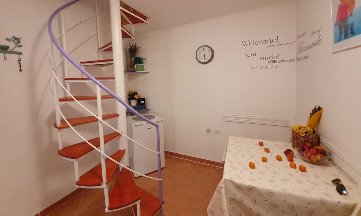 Stanovanje v kamniti hiši v središču mesta Hvar