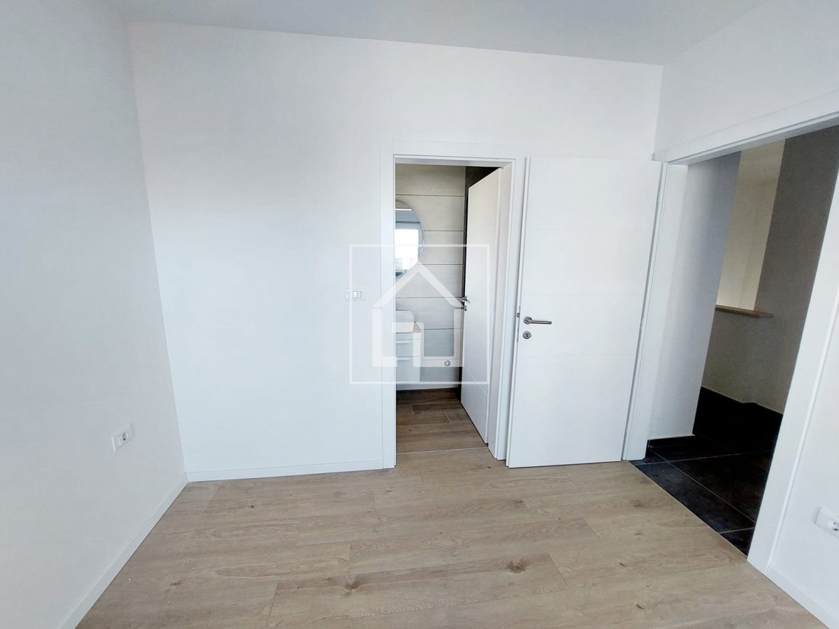 Hiša Medulin, odlična lokacija, novogradnja. Hiša s 4 spalnicami in 4 kopalnicami!!