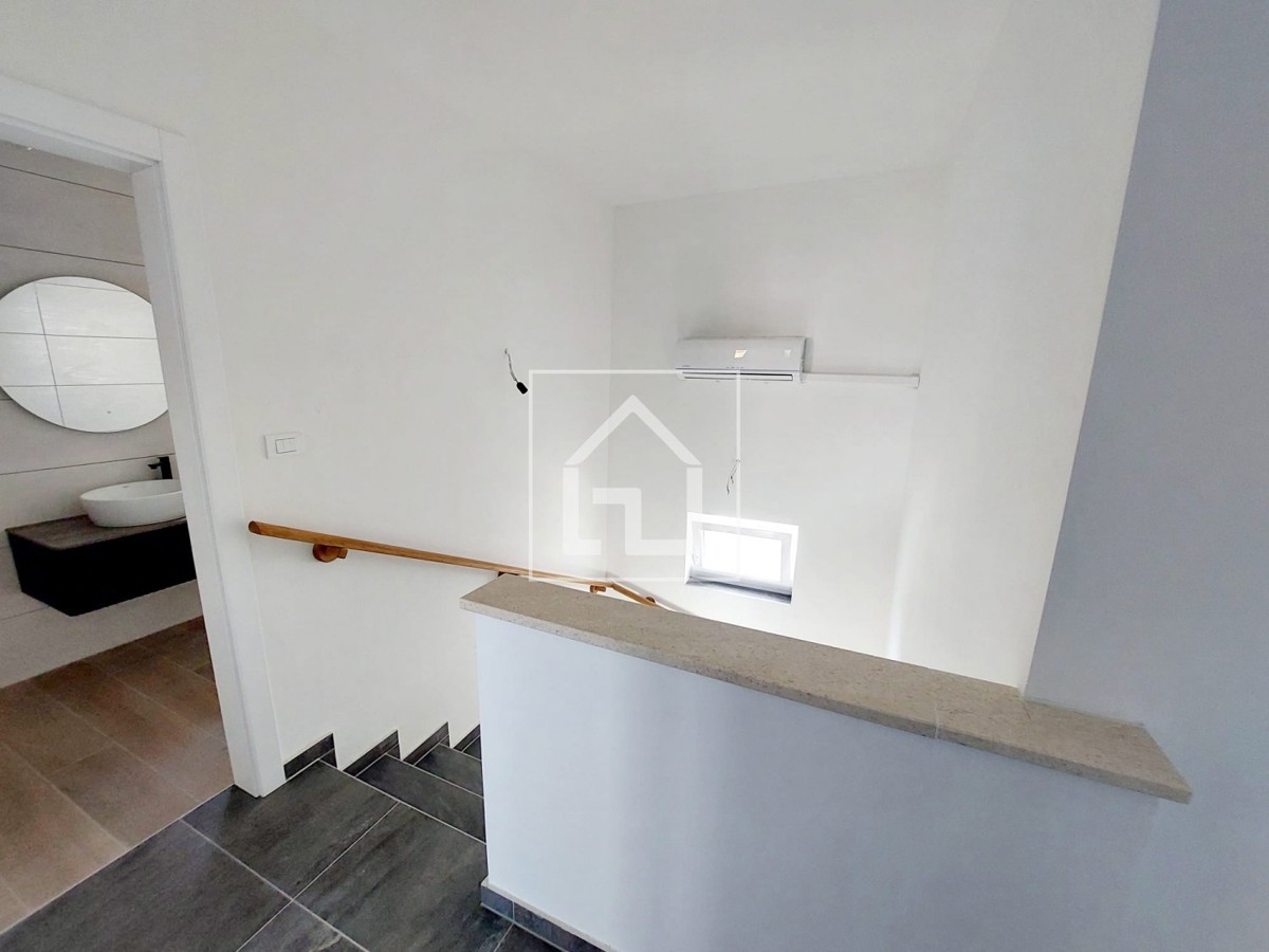 Hiša Medulin, odlična lokacija, novogradnja. Hiša s 4 spalnicami in 4 kopalnicami!!