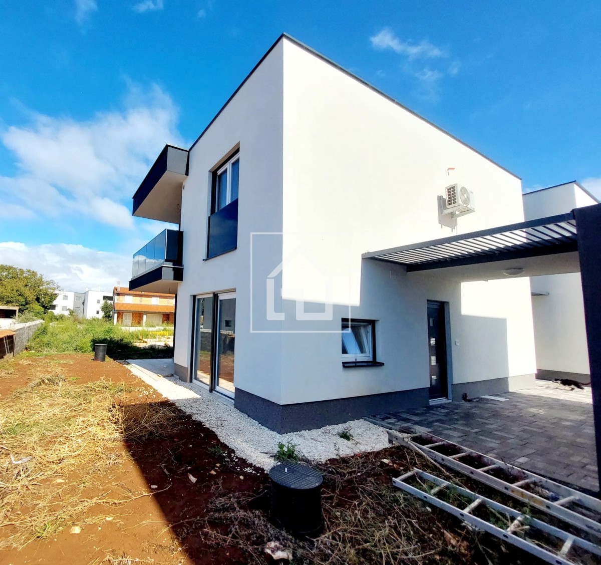 Hiša Medulin, odlična lokacija, novogradnja. Hiša s 4 spalnicami in 4 kopalnicami!!