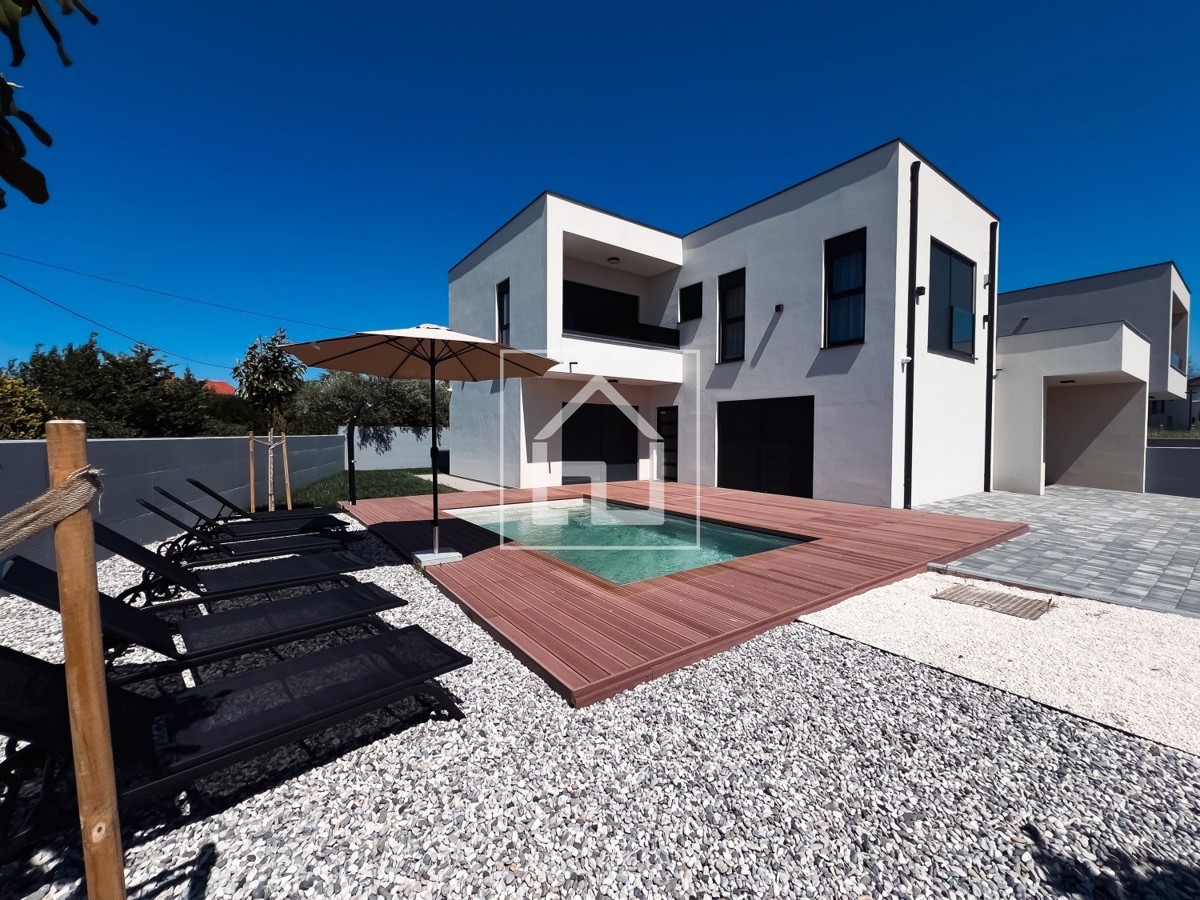 Hiša Pomer, dvojček z bazenom in pogledom na morje