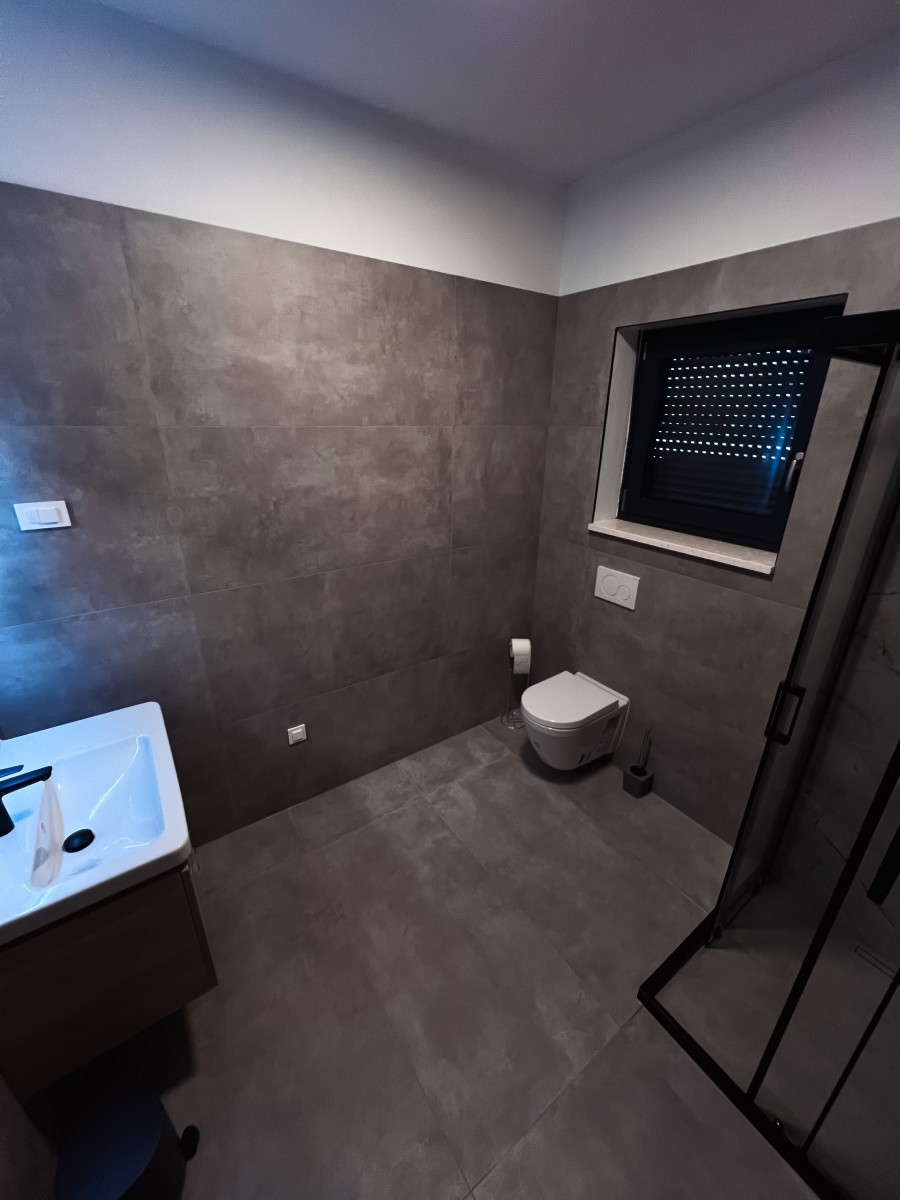 Hiša Pomer, dvojček z bazenom in pogledom na morje