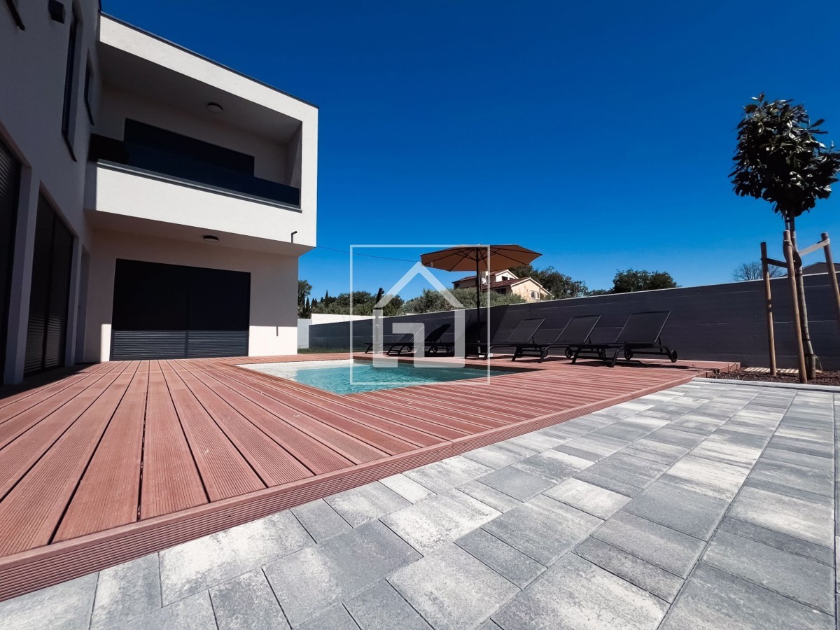 Hiša Pomer, dvojček z bazenom in pogledom na morje