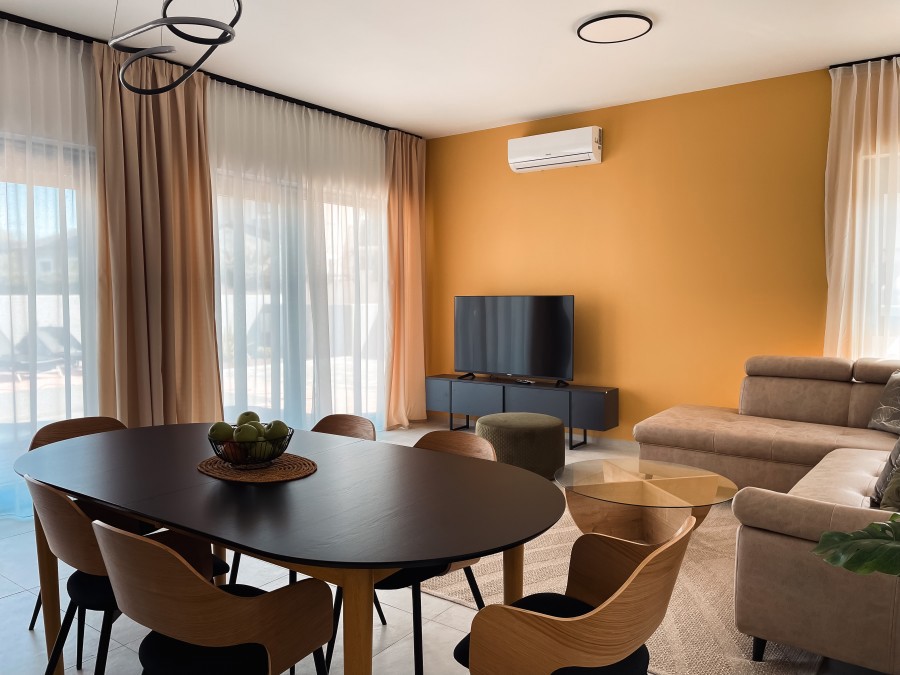 Hiša Pomer, dvojček z bazenom in pogledom na morje