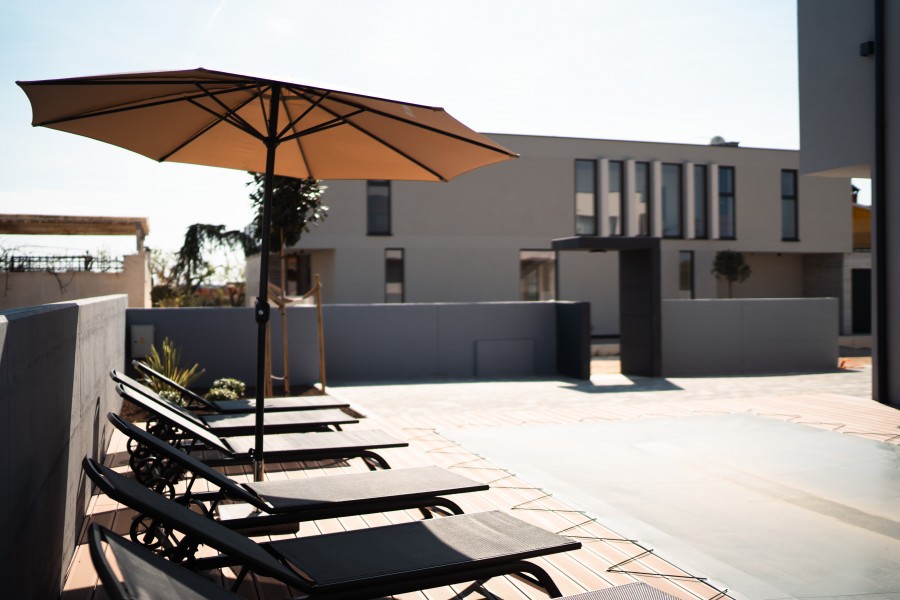 Hiša Pomer, dvojček z bazenom in pogledom na morje