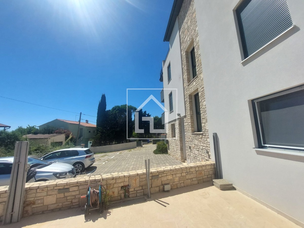 Stanovanje Medulin, apartma z 2 spalnicama, 1 kopalnico, bazenom in velikim vrtom