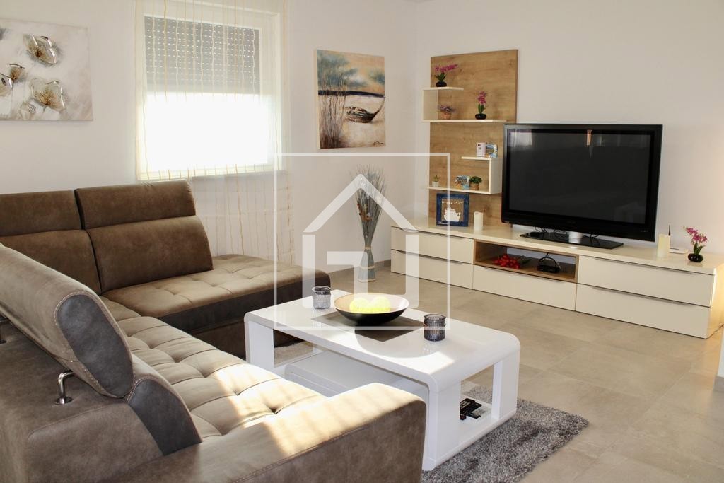 Stanovanje Medulin, apartma z 2 spalnicama, 1 kopalnico, bazenom in velikim vrtom