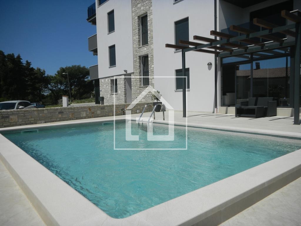 Stanovanje Medulin, apartma z 2 spalnicama, 1 kopalnico, bazenom in velikim vrtom