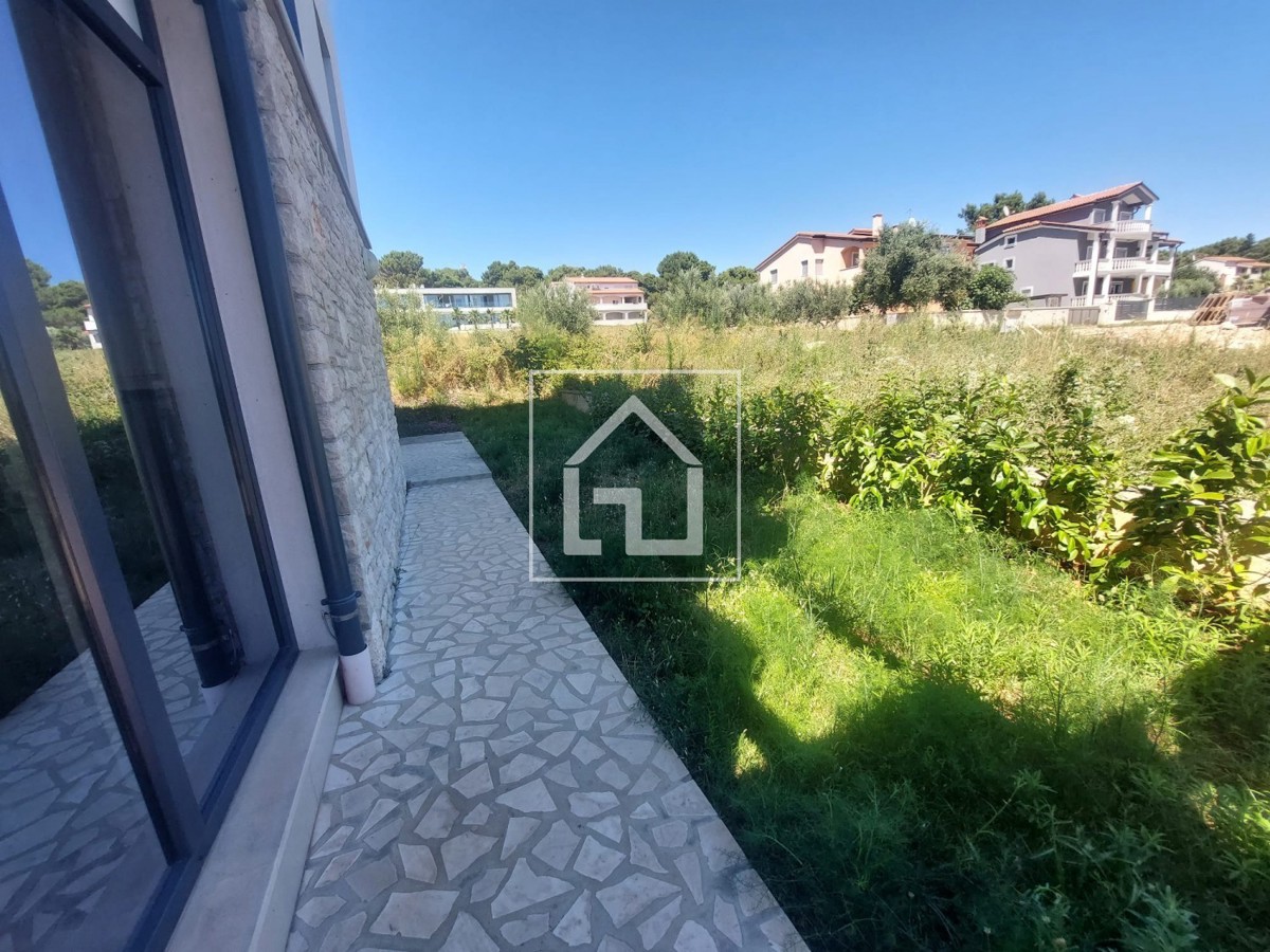 Stanovanje Medulin, apartma z 2 spalnicama, 1 kopalnico, bazenom in velikim vrtom