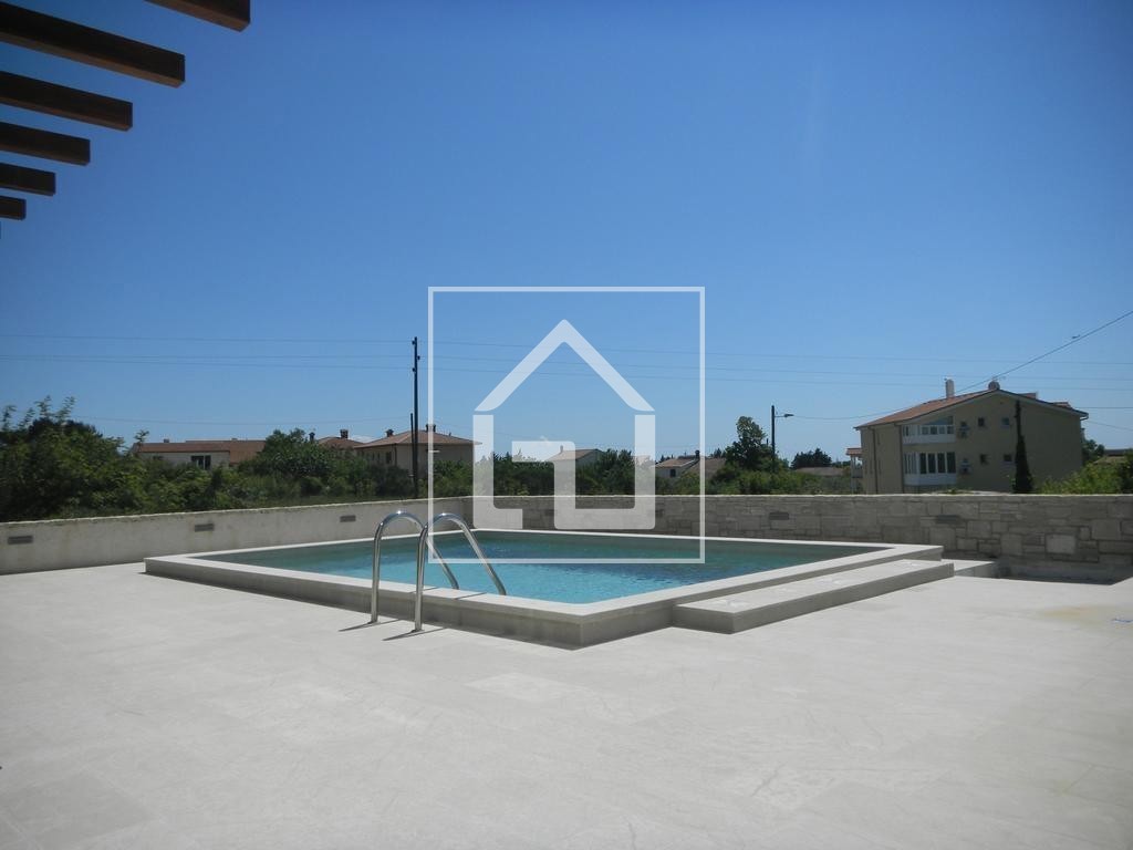 Stanovanje Medulin, apartma z 2 spalnicama, 1 kopalnico, bazenom in velikim vrtom