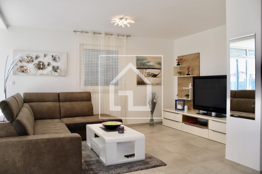 Stanovanje Medulin, apartma z 2 spalnicama, 1 kopalnico, bazenom in velikim vrtom