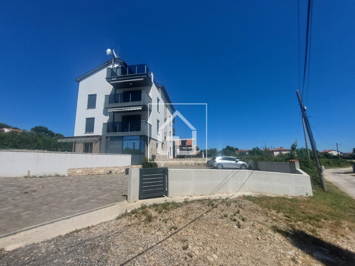 Stanovanje Medulin, apartma z 2 spalnicama, 1 kopalnico, bazenom in velikim vrtom