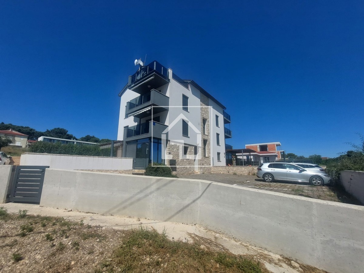 Stanovanje Medulin, apartma z 2 spalnicama, 1 kopalnico, bazenom in velikim vrtom