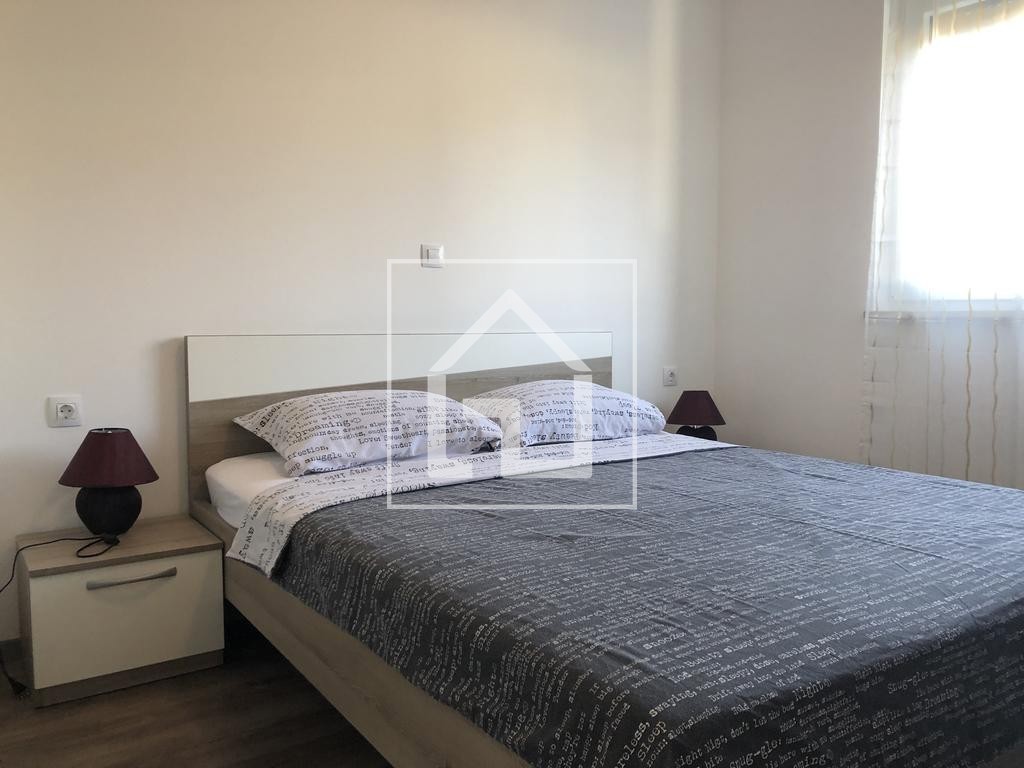 Stanovanje Medulin, apartma z 2 spalnicama, 1 kopalnico, bazenom in velikim vrtom