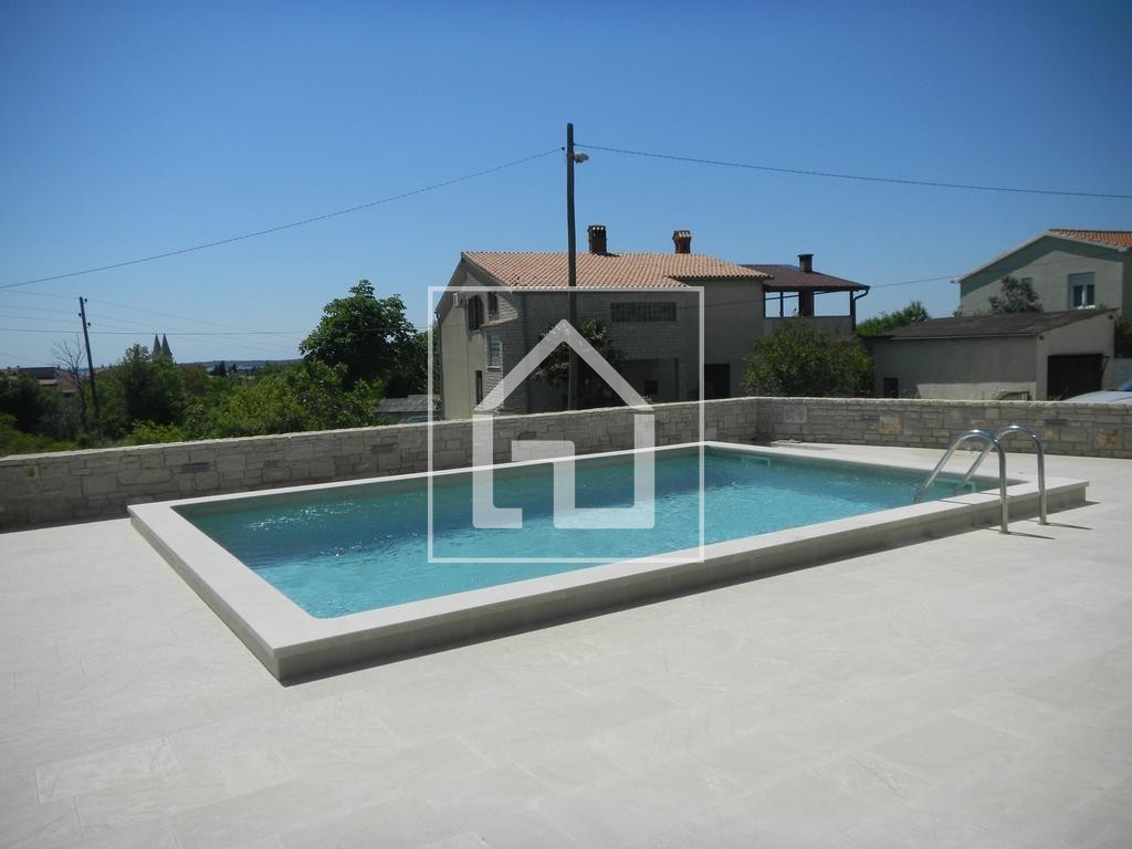 Stanovanje Medulin, apartma z 2 spalnicama, 1 kopalnico, bazenom in velikim vrtom