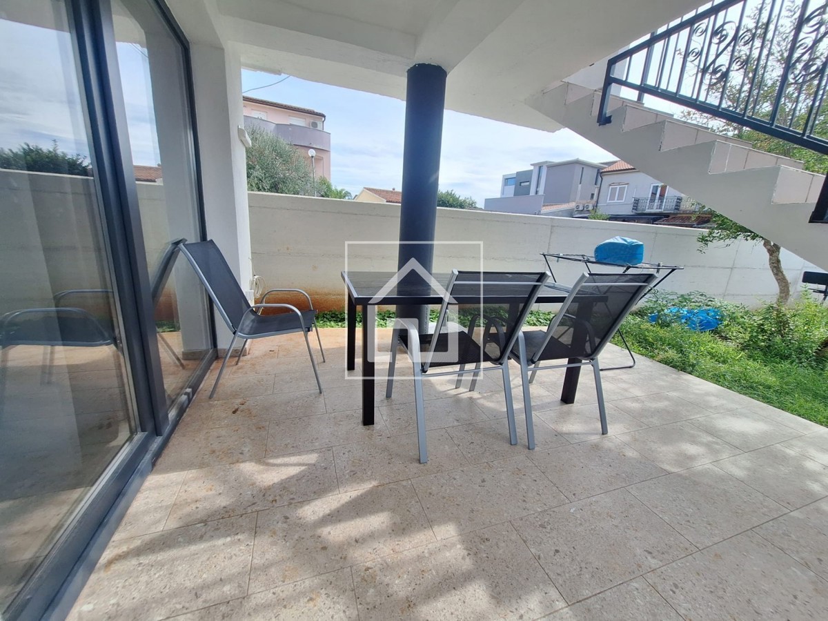 Hiša Hiša s 7 stanovanji in garažo