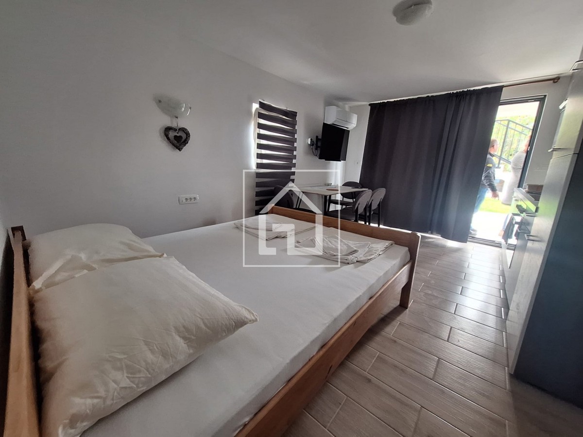 Hiša Hiša s 7 stanovanji in garažo