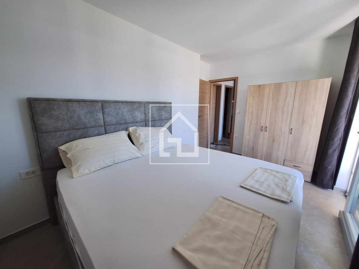 Hiša Hiša s 7 stanovanji in garažo