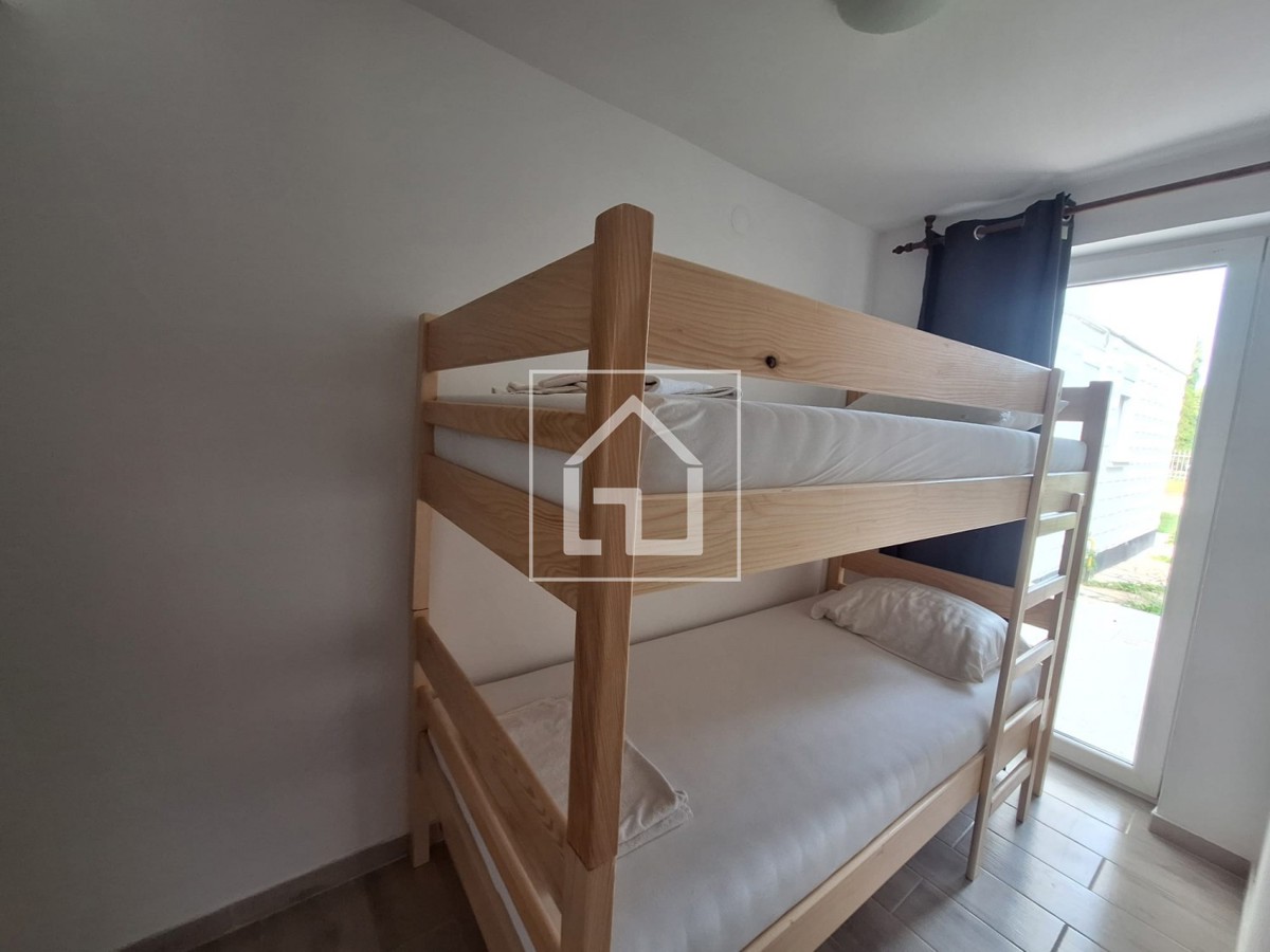 Hiša Hiša s 7 stanovanji in garažo