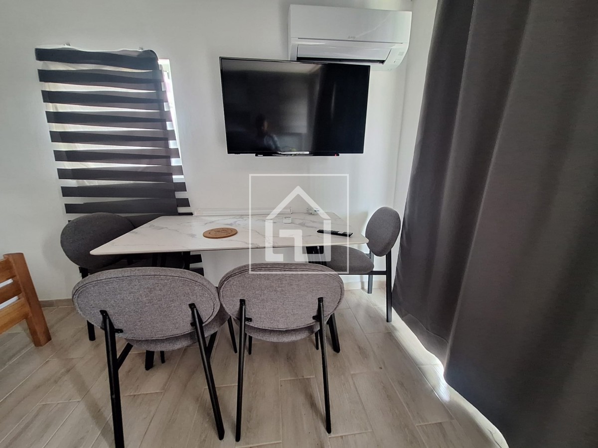 Hiša Hiša s 7 stanovanji in garažo