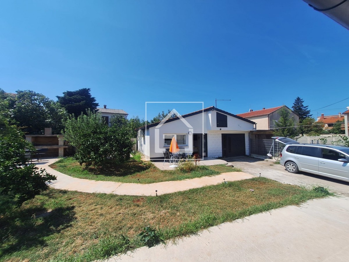 Hiša Hiša s 7 stanovanji in garažo