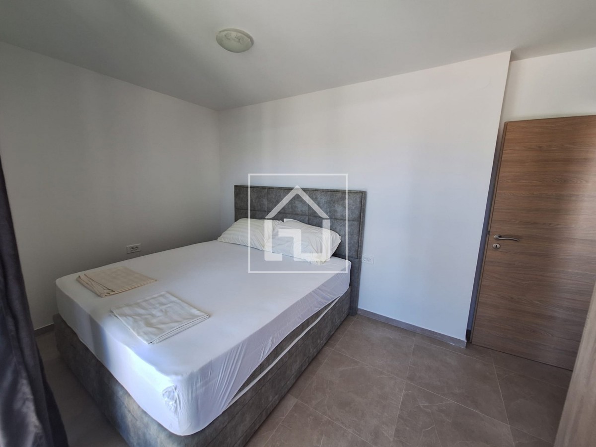 Hiša Hiša s 7 stanovanji in garažo