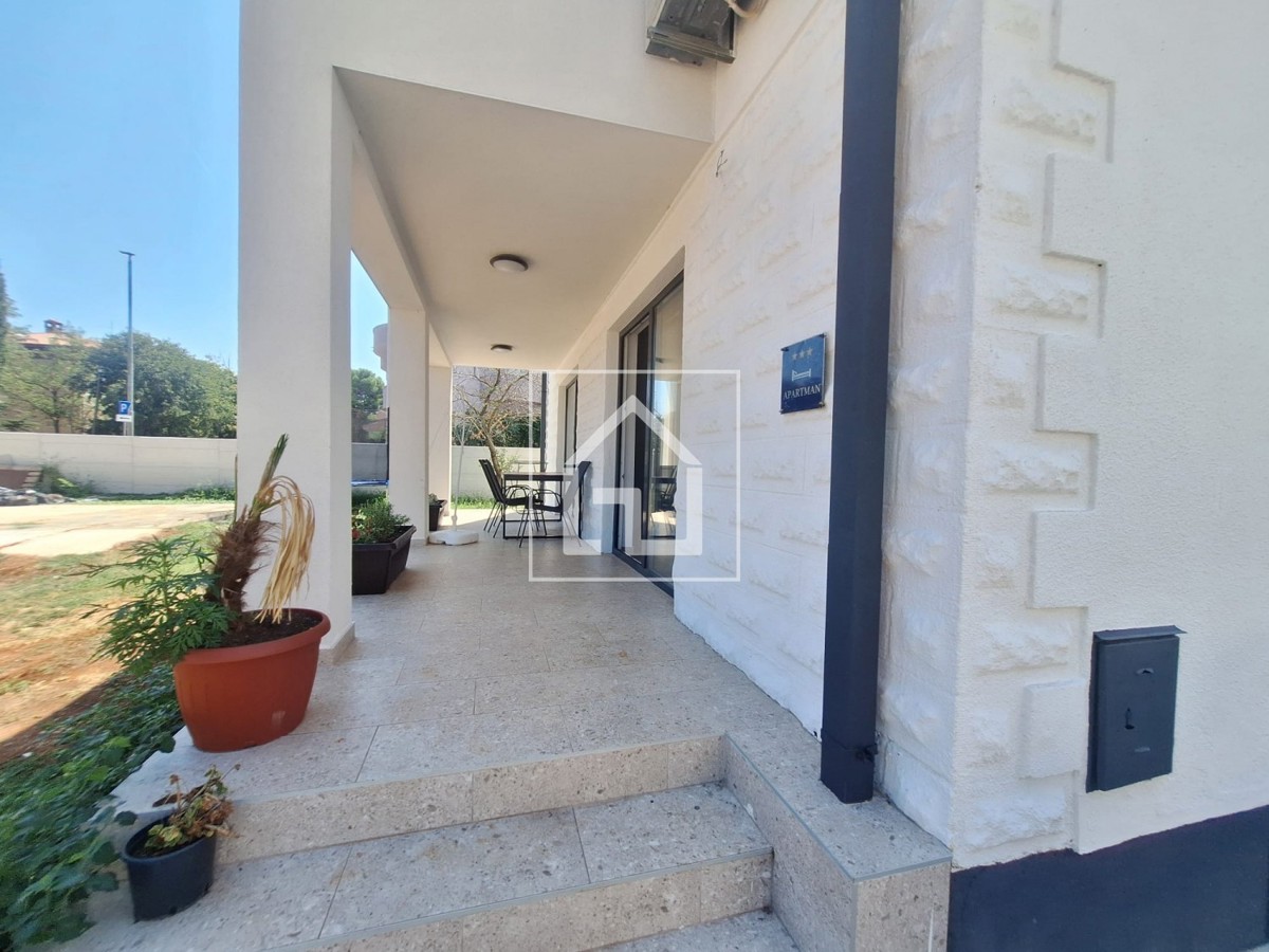 Hiša Hiša s 7 stanovanji in garažo