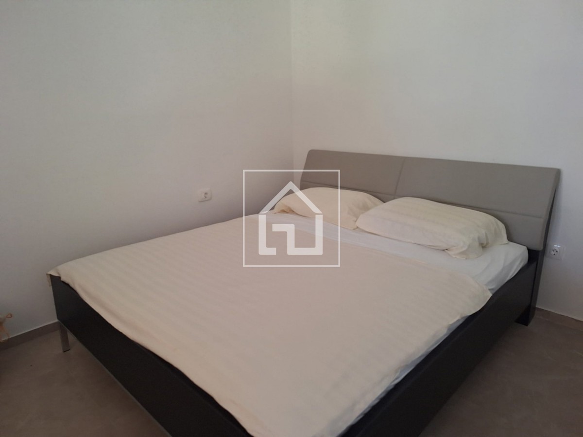 Hiša Hiša s 7 stanovanji in garažo