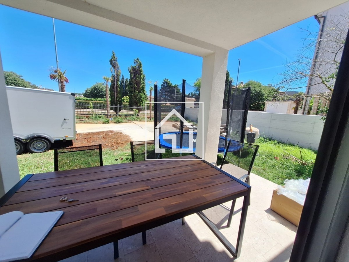 Hiša Hiša s 7 stanovanji in garažo