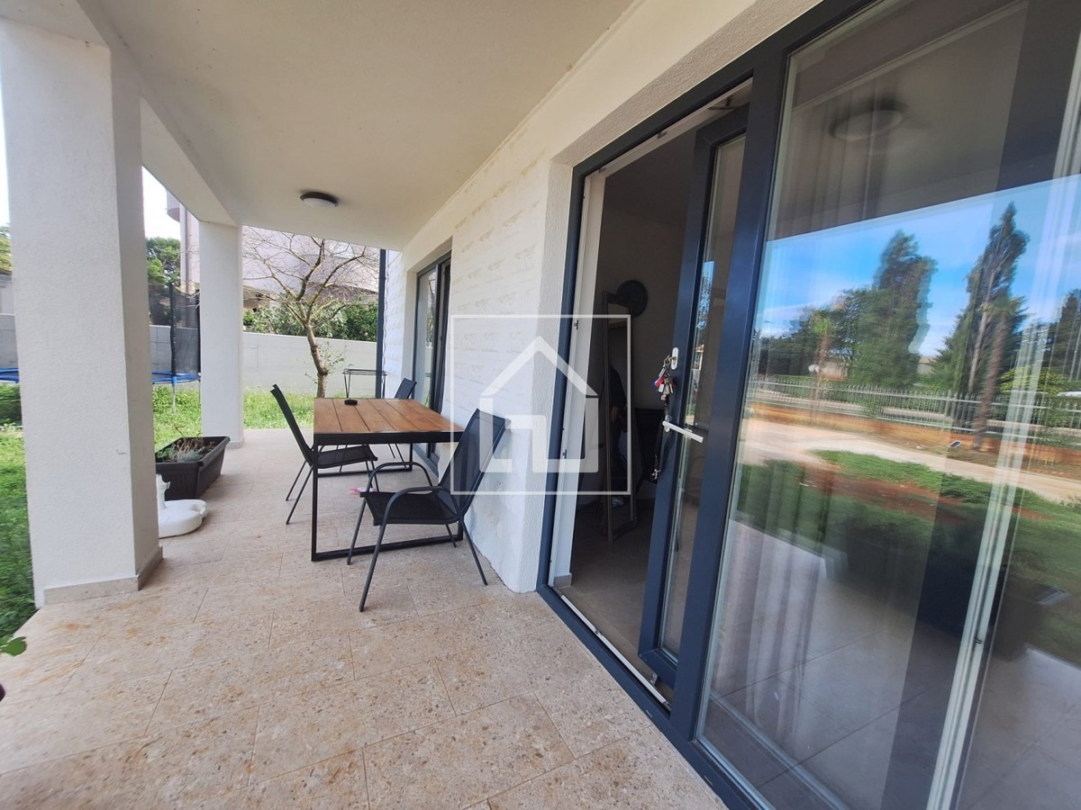 Hiša Hiša s 7 stanovanji in garažo