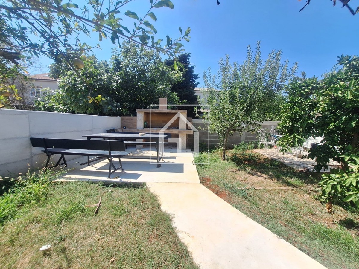 Hiša Hiša s 7 stanovanji in garažo