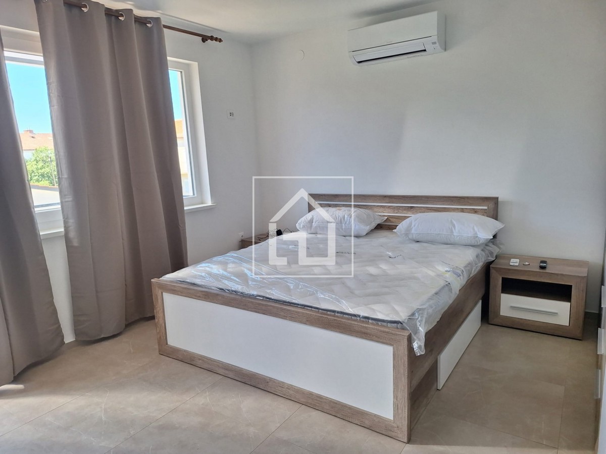 Hiša Hiša s 7 stanovanji in garažo