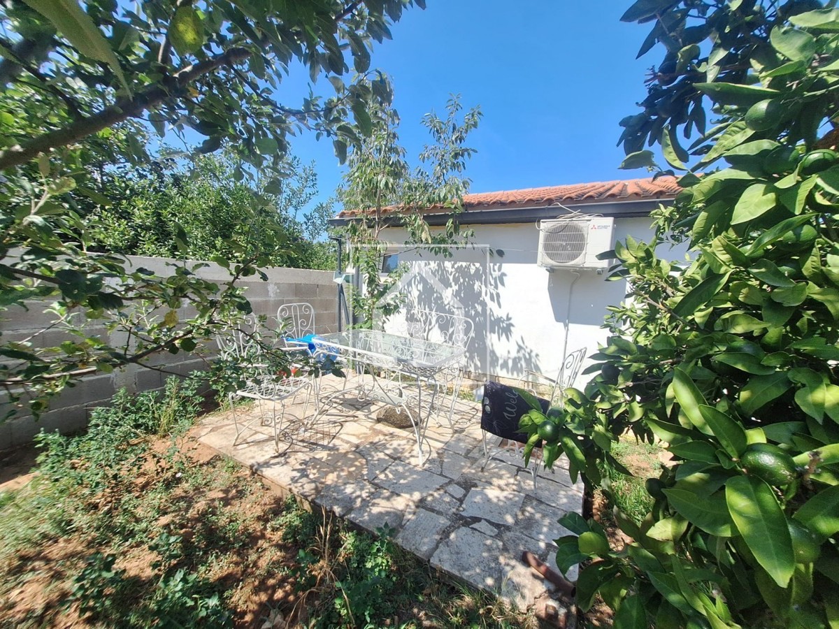 Hiša Hiša s 7 stanovanji in garažo