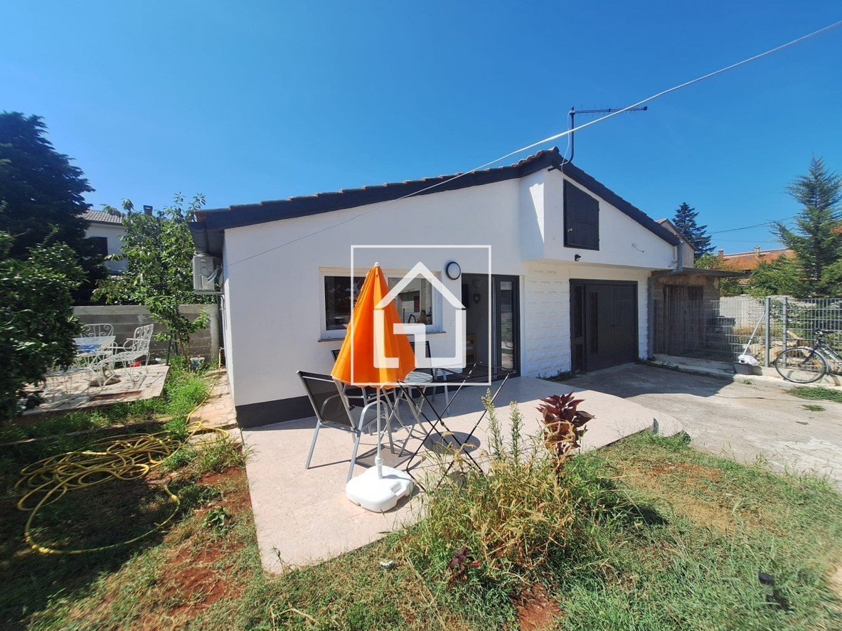 Hiša Hiša s 7 stanovanji in garažo