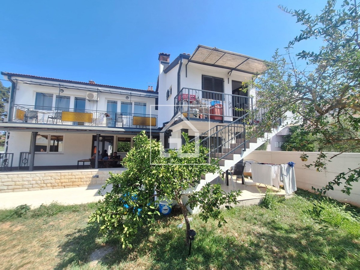 Hiša Hiša s 7 stanovanji in garažo