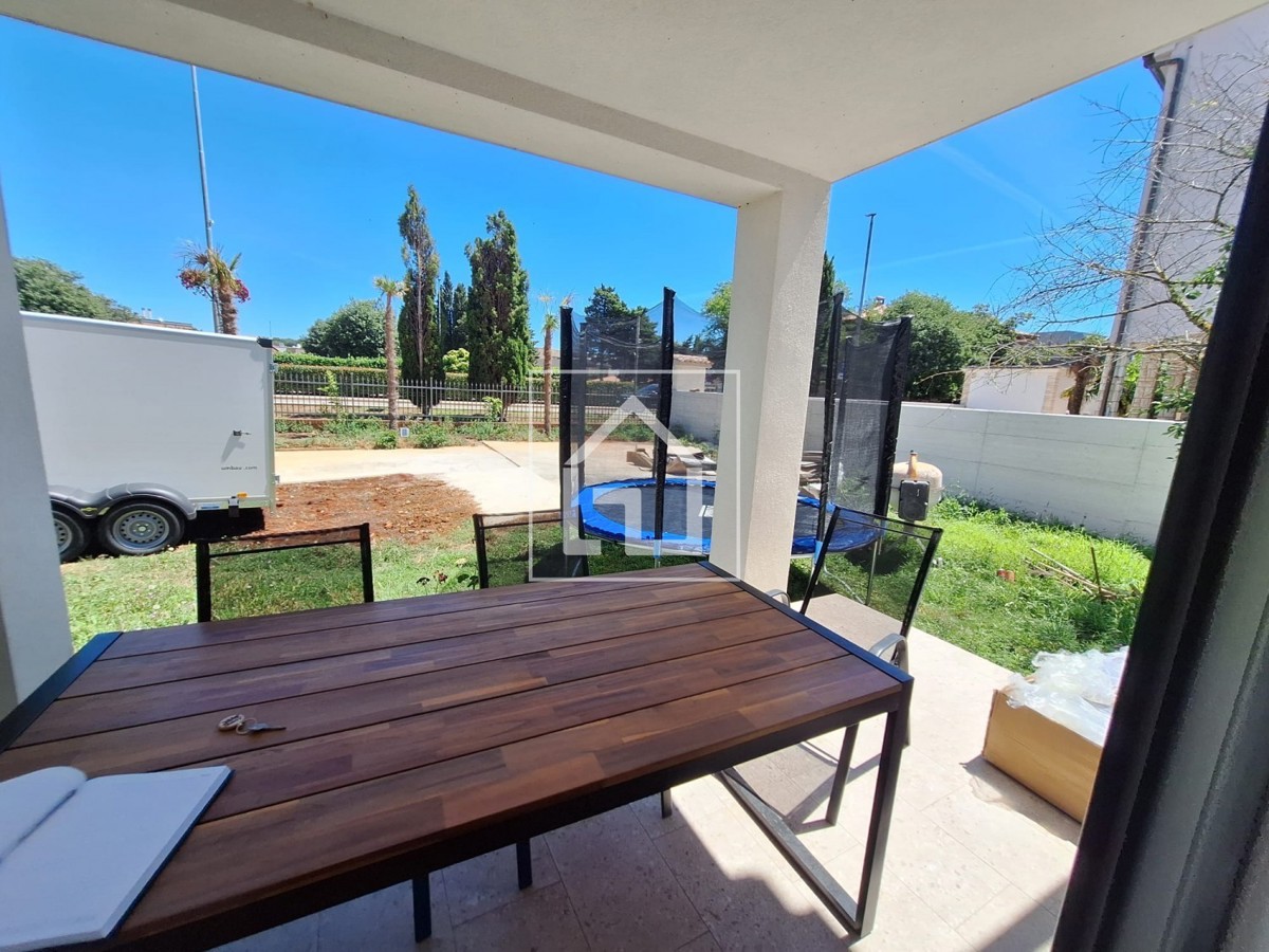 Hiša Hiša s 7 stanovanji in garažo