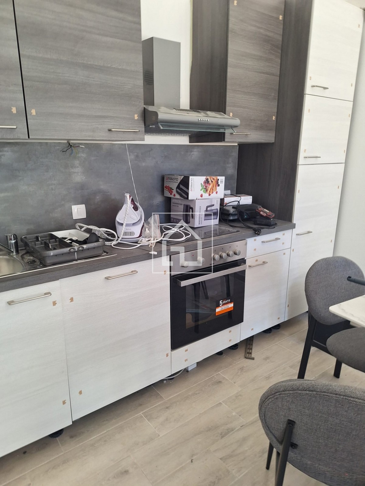 Hiša Hiša s 7 stanovanji in garažo