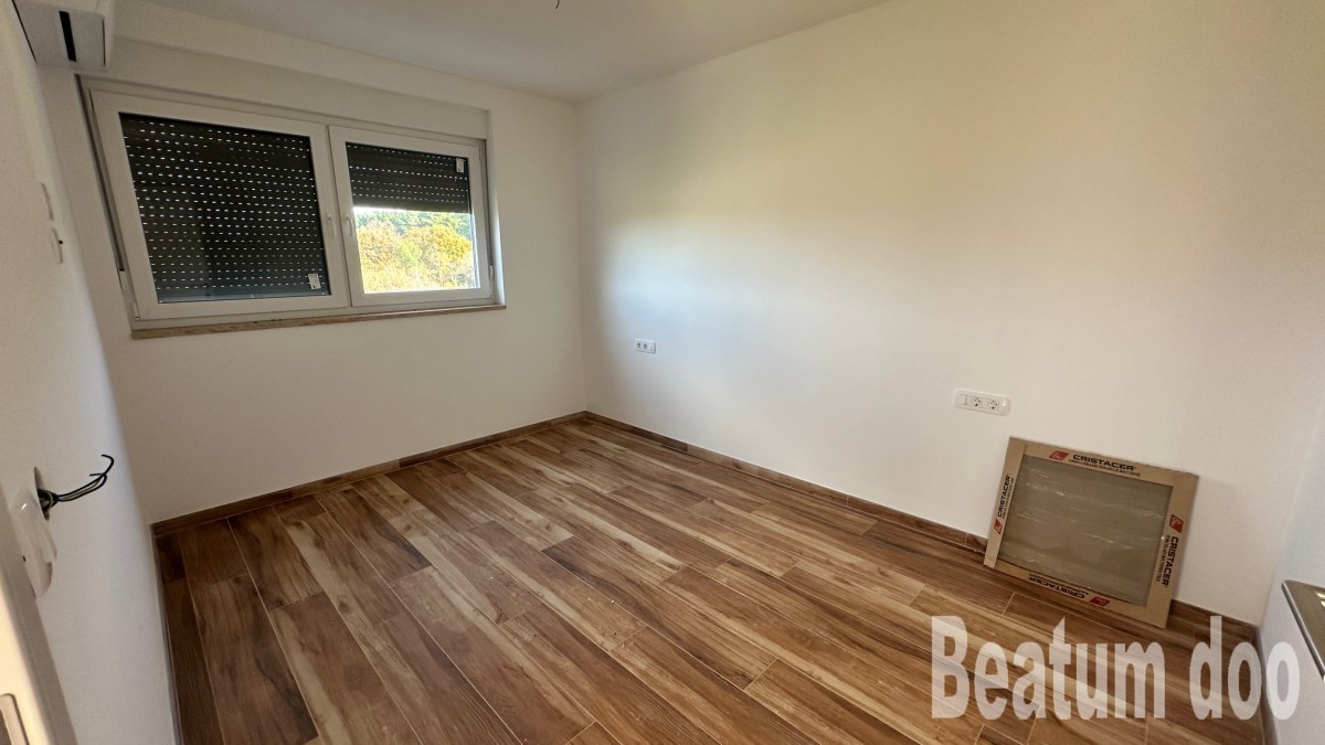 Apartma v drugem nadstropju, Nova stavba, z balkona, si lahko ogledate morje, Novigrad
