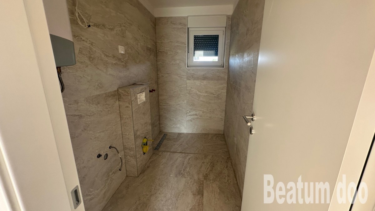 Apartma v drugem nadstropju, Nova stavba, z balkona, si lahko ogledate morje, Novigrad
