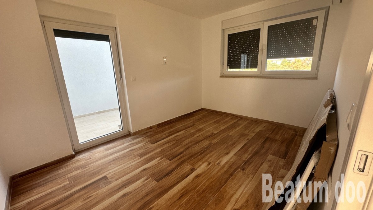 Apartma v drugem nadstropju, Nova stavba, z balkona, si lahko ogledate morje, Novigrad