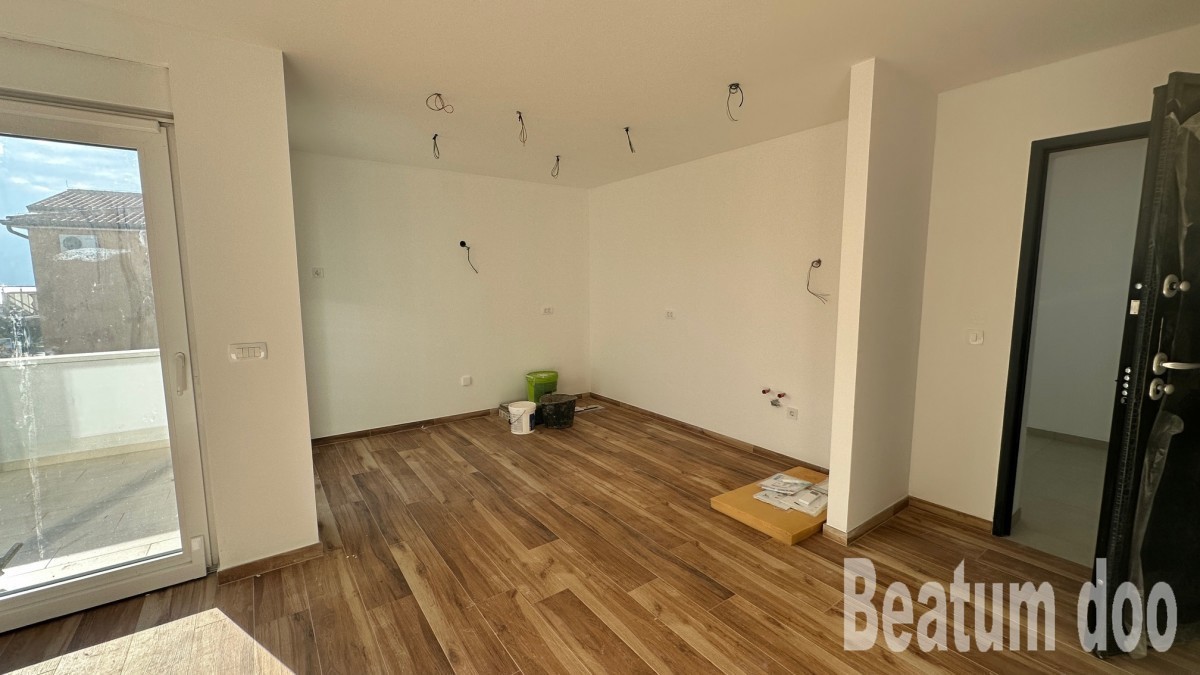 Apartma v drugem nadstropju, Nova stavba, z balkona, si lahko ogledate morje, Novigrad