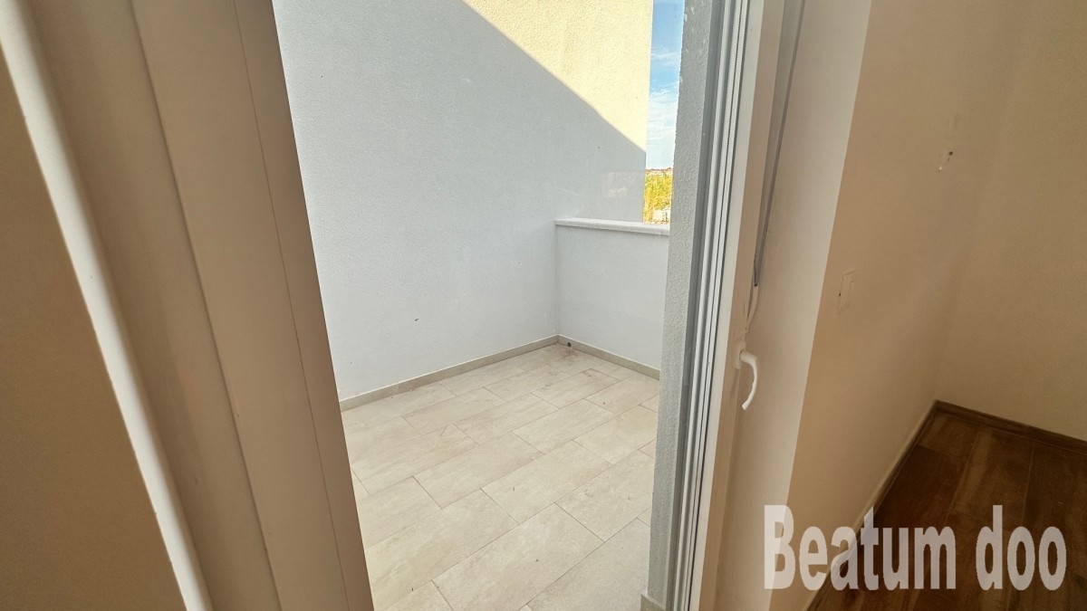 Apartma v drugem nadstropju, Nova stavba, z balkona, si lahko ogledate morje, Novigrad
