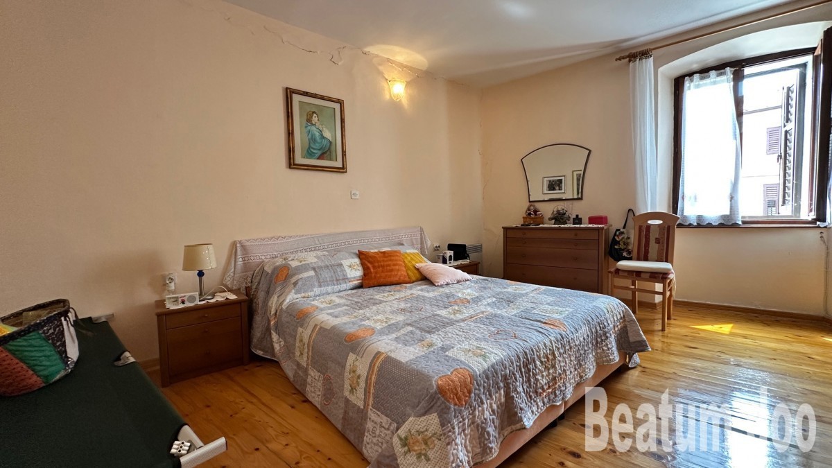 Apartma v centru Novigrada, izjemna lokacija, 50 m od plaže