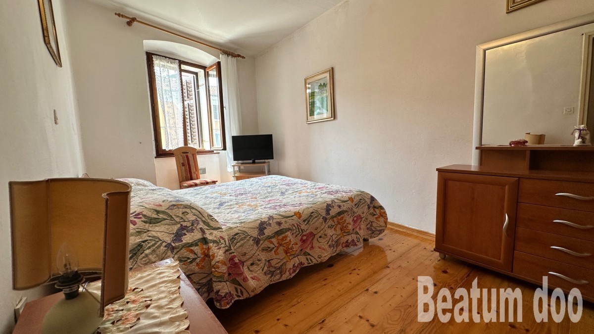Apartma v centru Novigrada, izjemna lokacija, 50 m od plaže