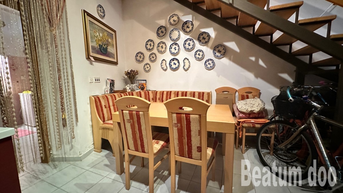 Apartma v centru Novigrada, izjemna lokacija, 50 m od plaže