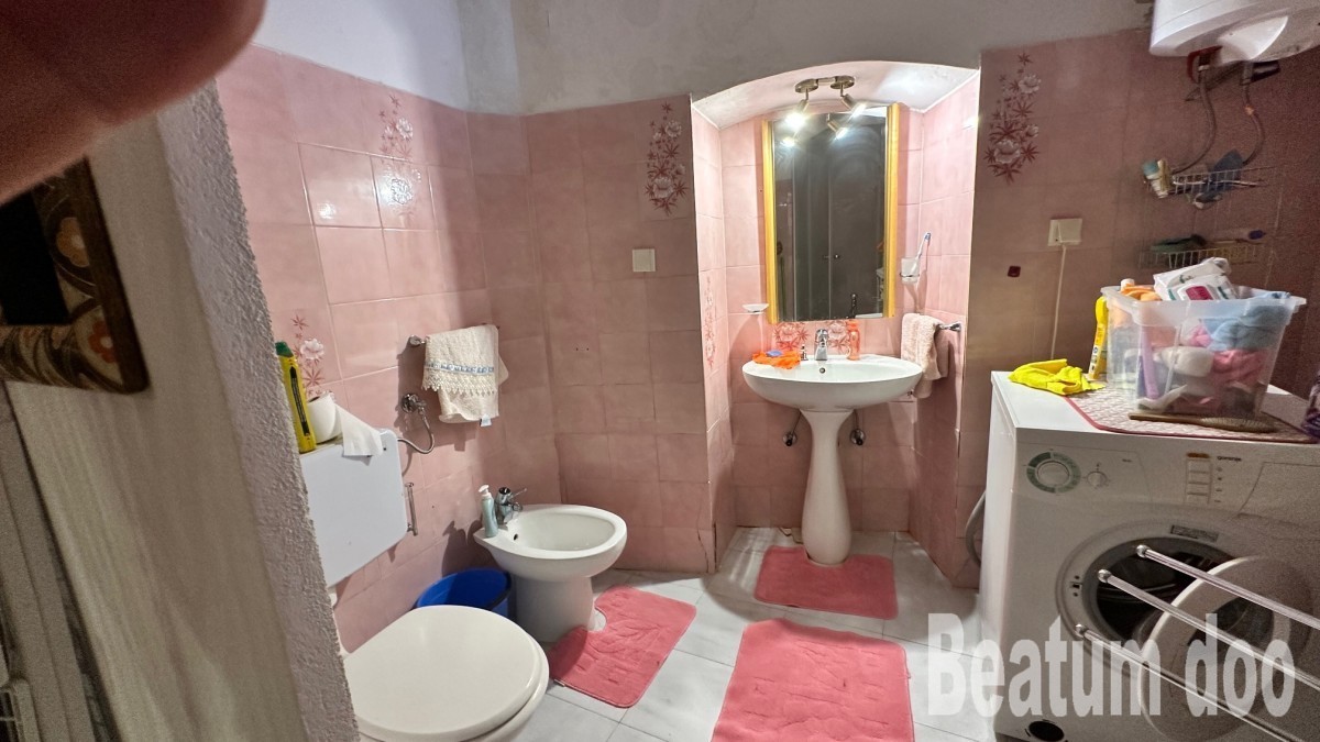 Apartma v centru Novigrada, izjemna lokacija, 50 m od plaže